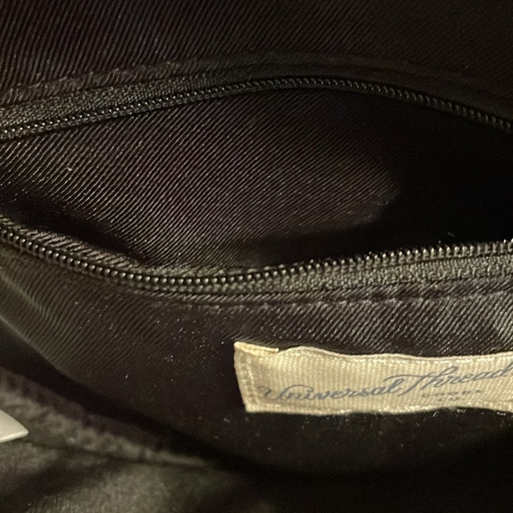 Universal Thread Purse - Picture 5 of 5